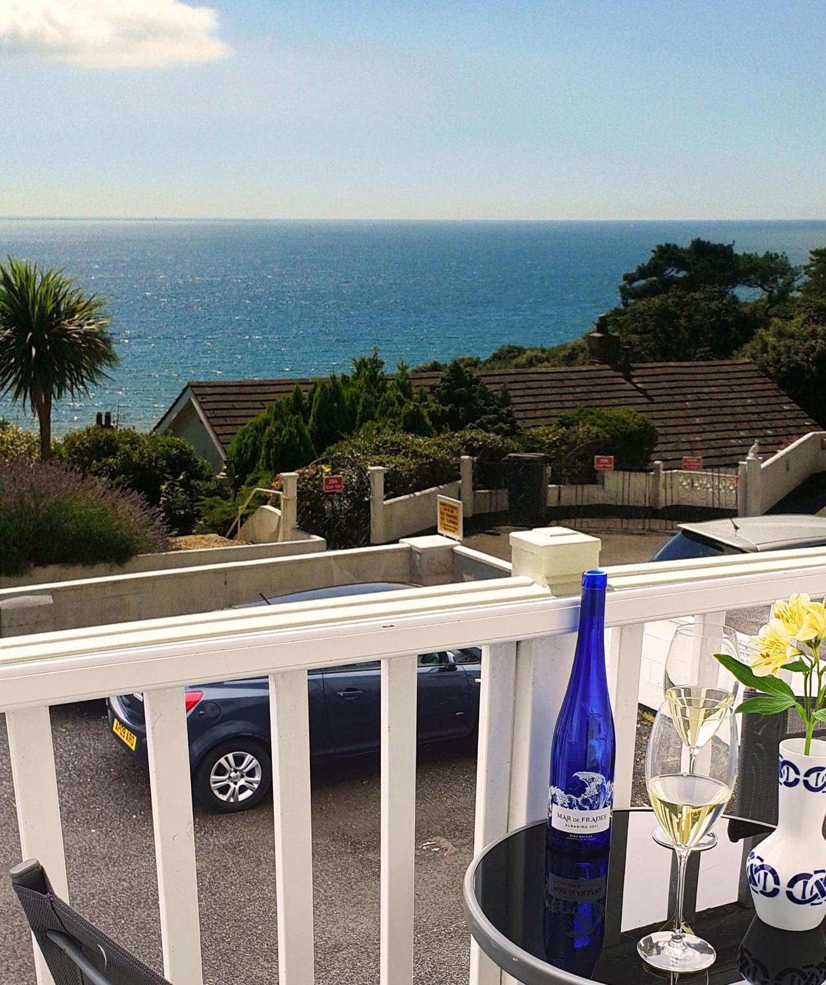 A Beautiful Apartment With Stunning Sea Views & Private Balcony Bournemouth Exterior foto