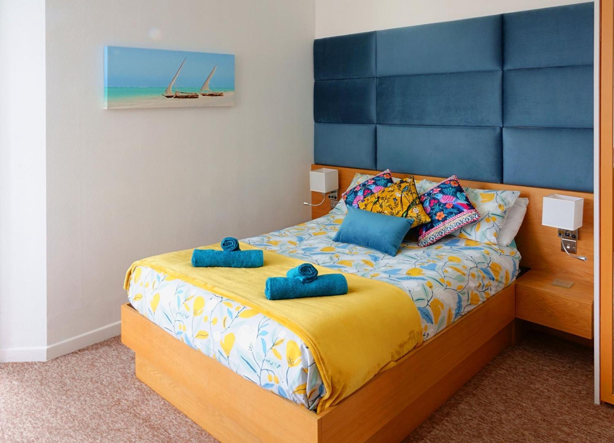 A Beautiful Apartment With Stunning Sea Views & Private Balcony Bournemouth Exterior foto